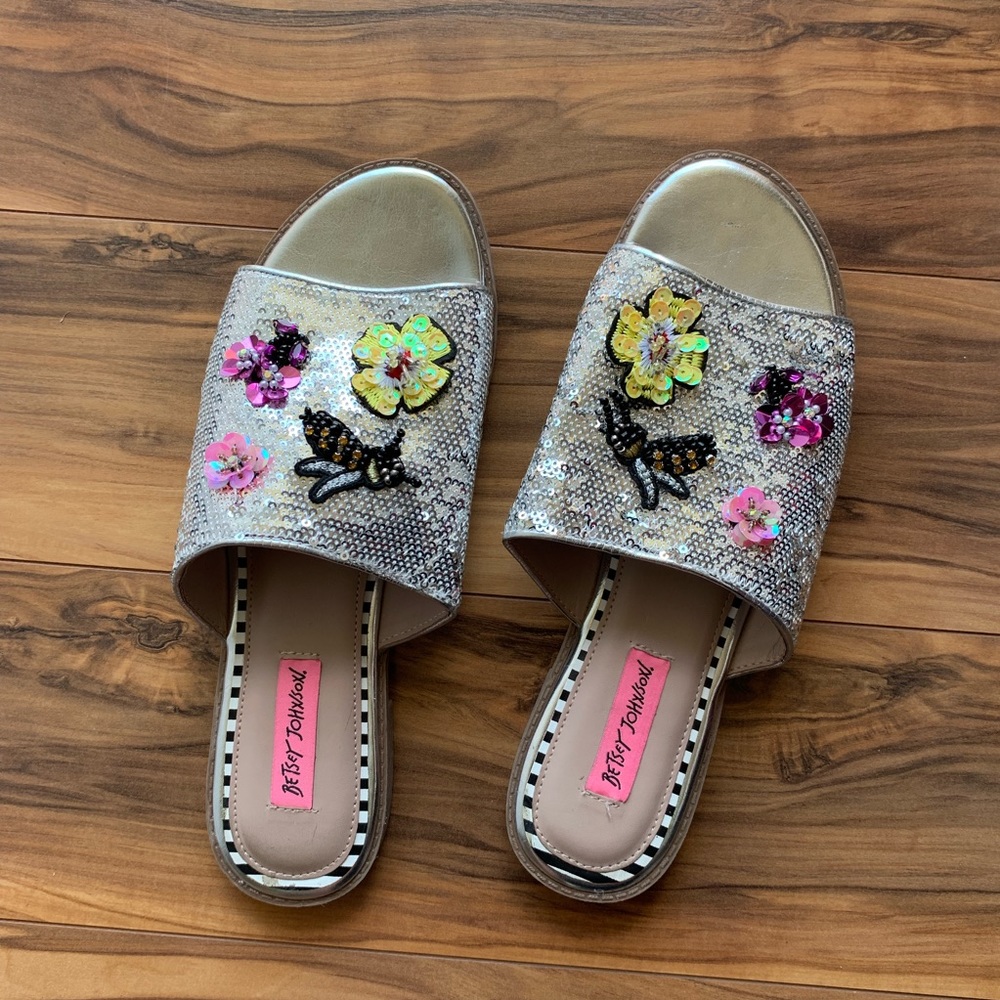๐ ๐. Betsey Johnson Zorro Slides - Picture 1 of 5